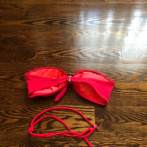 Victoria’s Secret bikini top - Picture 2 of 2